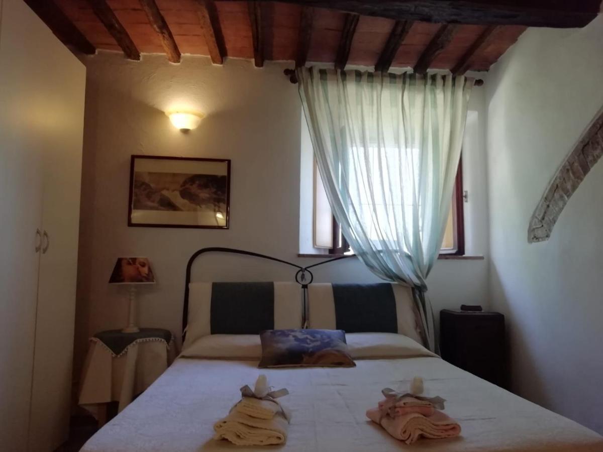 Appartamento Crete Senesi Кастелнуово Берарденга Екстериор снимка