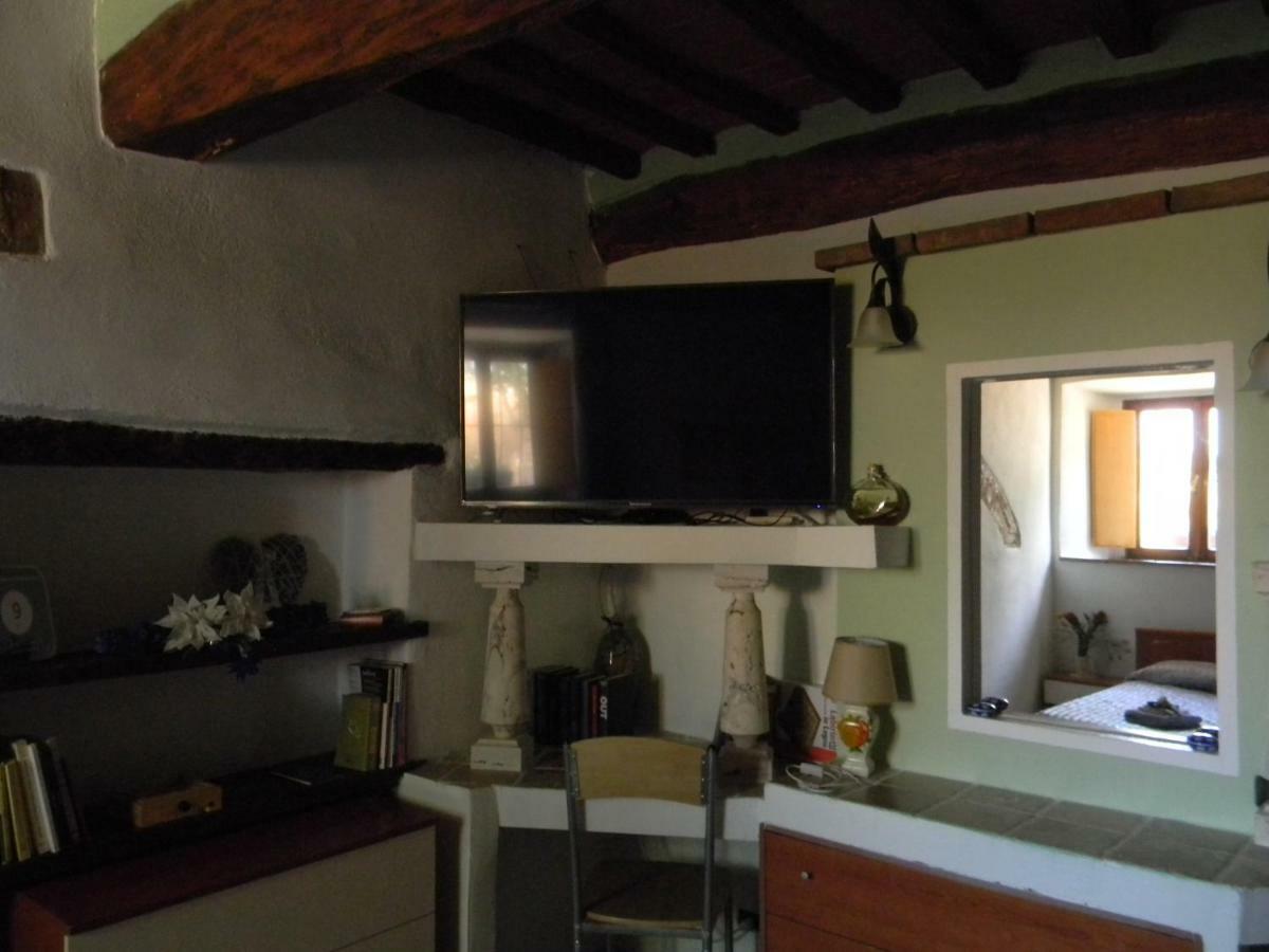 Appartamento Crete Senesi Кастелнуово Берарденга Екстериор снимка